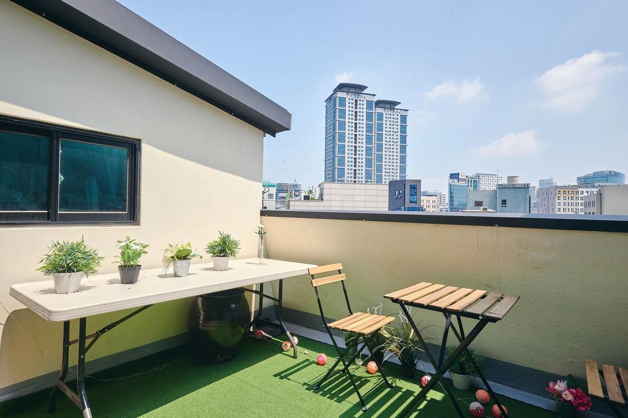 Blue House: Balcony * Seoul